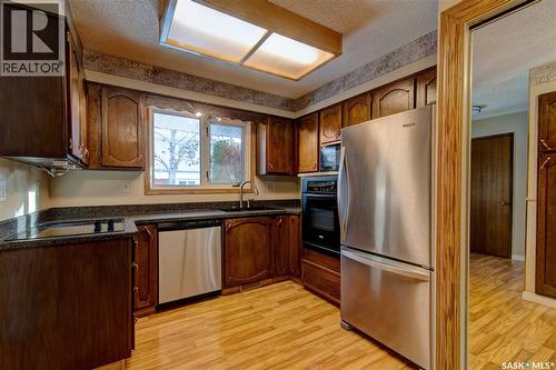168 Plainsview Drive, Regina, SK - Indoor Photo Showing Kitchen