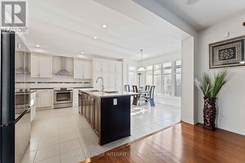 561 Egret Way, Ottawa, ON - Indoor Photo Showing Kitchen With Upgraded Kitchen