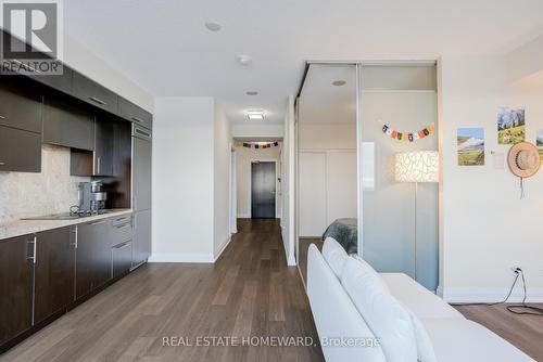 2509 - 2 Anndale Drive, Toronto, ON - Indoor Photo Showing Kitchen