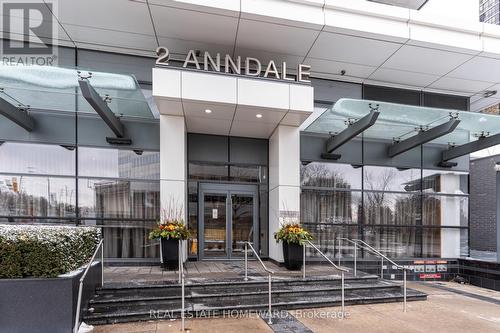 2509 - 2 Anndale Drive, Toronto, ON - Outdoor