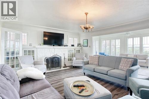 127 Lakewood, Amherstburg, ON - Indoor Photo Showing Living Room With Fireplace