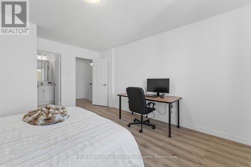 443 Stonetree Court, Mississauga, ON - Indoor Photo Showing Bedroom