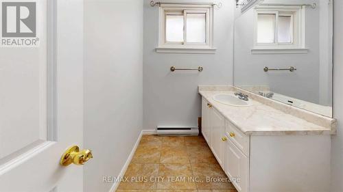 50 Darras Court, Brampton, ON - Indoor Photo Showing Bathroom