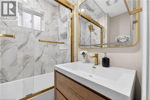 257 Broadway Avenue, Hamilton, ON - Indoor Photo Showing Bathroom