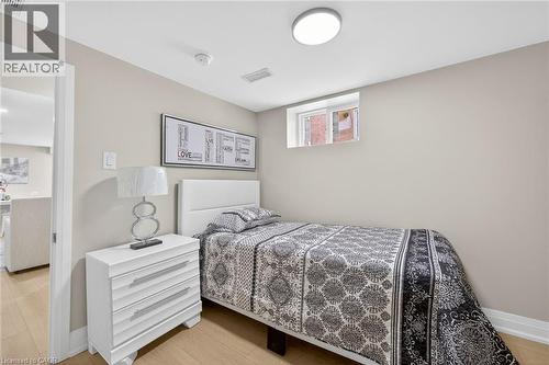 257 Broadway Avenue, Hamilton, ON - Indoor Photo Showing Bedroom
