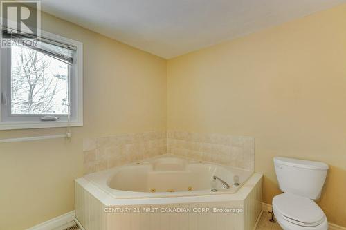 14 Donnybrook Road, London North (North B), ON - Indoor Photo Showing Bathroom