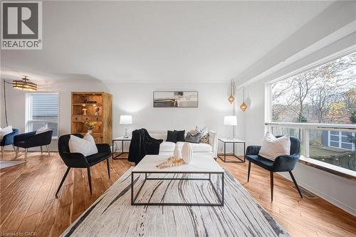 11 Renner Drive, Cambridge, ON - Indoor Photo Showing Living Room