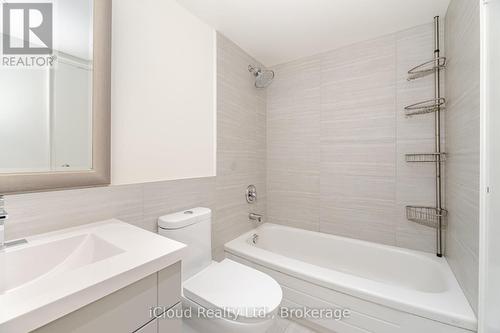 1511 - 550 Webb Drive, Mississauga, ON - Indoor Photo Showing Bathroom