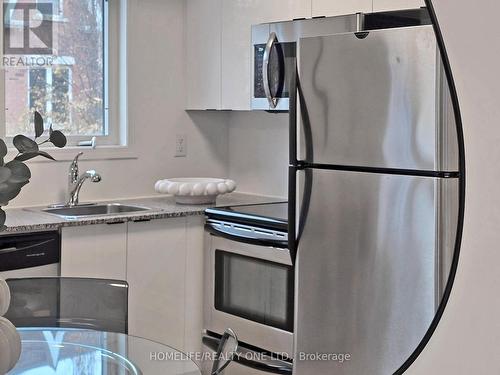 901B - 16 Laidlaw Street, Toronto, ON - Indoor Photo Showing Kitchen