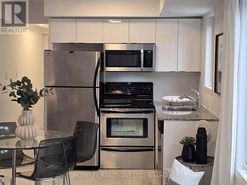 901B - 16 Laidlaw Street, Toronto, ON - Indoor Photo Showing Kitchen