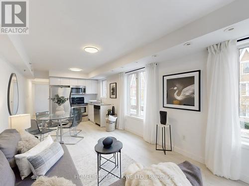901B - 16 Laidlaw Street, Toronto, ON - Indoor Photo Showing Living Room