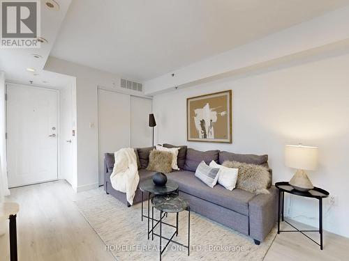 901B - 16 Laidlaw Street, Toronto, ON - Indoor Photo Showing Living Room