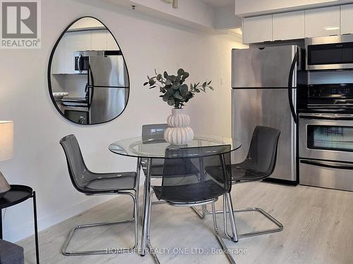 901B - 16 Laidlaw Street, Toronto, ON - Indoor Photo Showing Kitchen