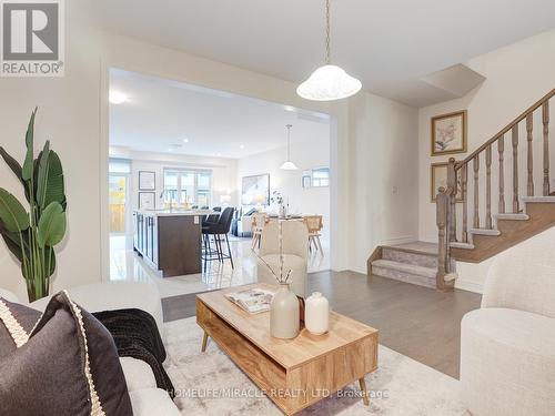 100 - 166 Deerpath Drive, Guelph, ON - Indoor Photo Showing Living Room