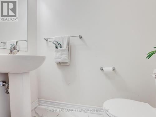 100 - 166 Deerpath Drive, Guelph, ON - Indoor Photo Showing Bathroom