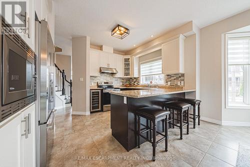 96 Hidden Ridge Crescent, Hamilton, ON - Indoor Photo Showing Kitchen With Upgraded Kitchen
