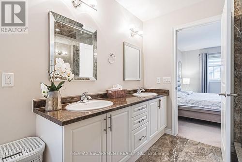 96 Hidden Ridge Crescent, Hamilton, ON - Indoor Photo Showing Bathroom