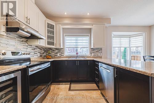 96 Hidden Ridge Crescent, Hamilton, ON - Indoor Photo Showing Kitchen With Upgraded Kitchen
