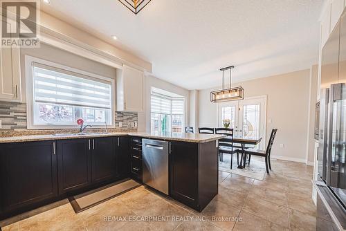 96 Hidden Ridge Crescent, Hamilton, ON - Indoor Photo Showing Kitchen With Upgraded Kitchen