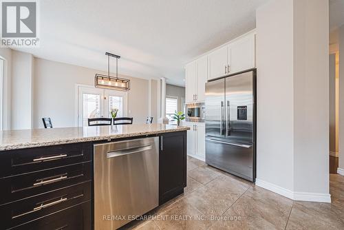 96 Hidden Ridge Crescent, Hamilton, ON - Indoor Photo Showing Kitchen With Upgraded Kitchen