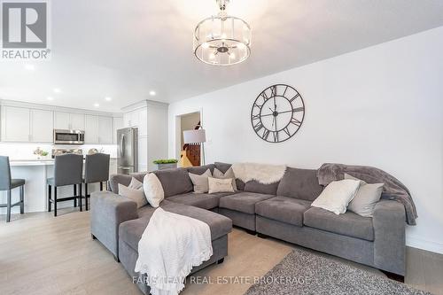 3 Saxon Road, Barrie, ON - Indoor Photo Showing Living Room