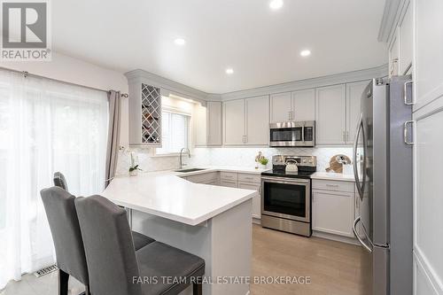 3 Saxon Road, Barrie, ON - Indoor Photo Showing Kitchen