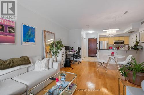 706 - 200 Rideau Street, Ottawa, ON - Indoor Photo Showing Living Room