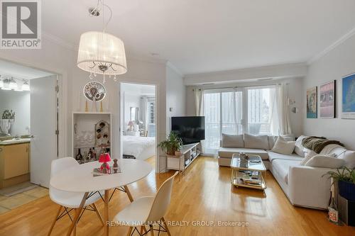 706 - 200 Rideau Street, Ottawa, ON - Indoor Photo Showing Living Room