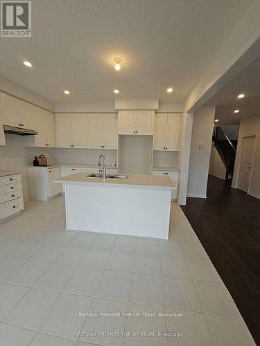 5 Abbey Crescent, Barrie, ON - Indoor Photo Showing Kitchen