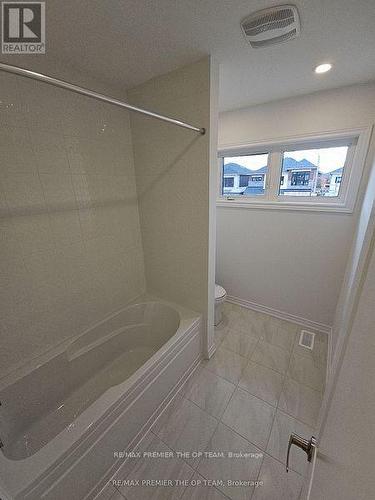 5 Abbey Crescent, Barrie, ON - Indoor Photo Showing Bathroom
