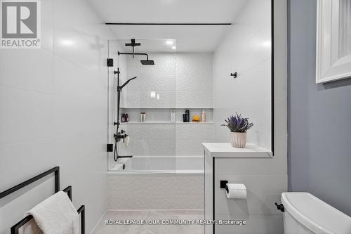105 Orchard Heights Boulevard, Aurora, ON - Indoor Photo Showing Bathroom