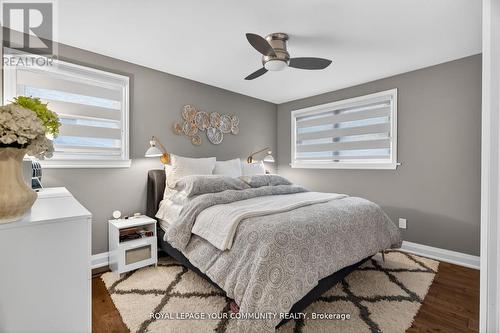 105 Orchard Heights Boulevard, Aurora, ON - Indoor Photo Showing Bedroom
