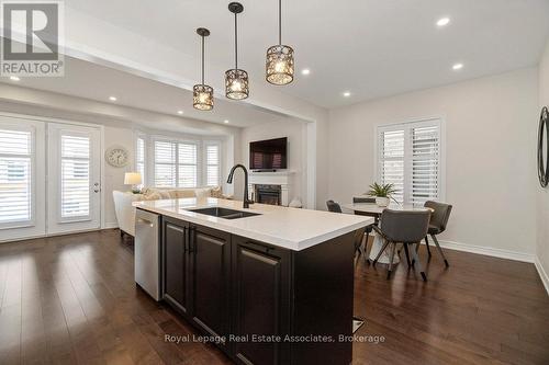 4061 Channing Crescent, Oakville, ON - Indoor Photo Showing Kitchen With Double Sink With Upgraded Kitchen