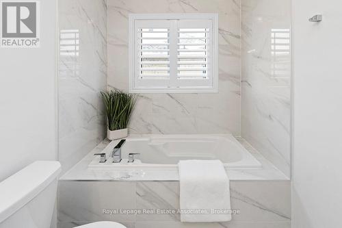 4061 Channing Crescent, Oakville, ON - Indoor Photo Showing Bathroom