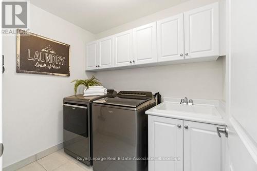 4061 Channing Crescent, Oakville, ON - Indoor Photo Showing Laundry Room
