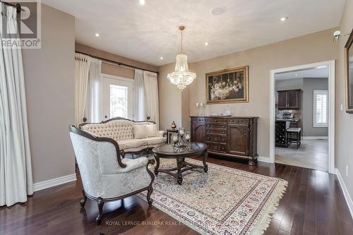 264 Dorchester Drive, Grimsby, ON - Indoor Photo Showing Living Room