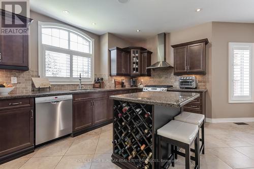 264 Dorchester Drive, Grimsby, ON - Indoor Photo Showing Kitchen With Stainless Steel Kitchen With Upgraded Kitchen