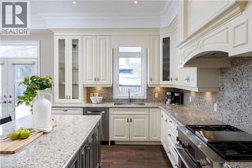 125 Paliser Court, Oakville, ON - Indoor Photo Showing Kitchen With Upgraded Kitchen