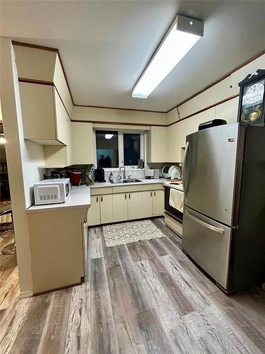 341 4Th Avenue, Binscarth, MB - Indoor