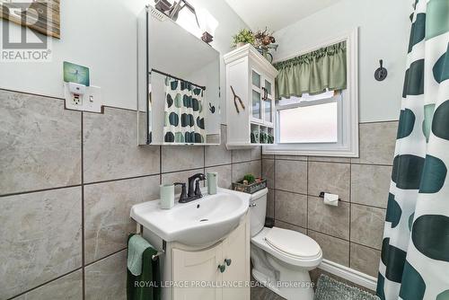 235 Farley Avenue, Belleville (Belleville Ward), ON - Indoor Photo Showing Bathroom