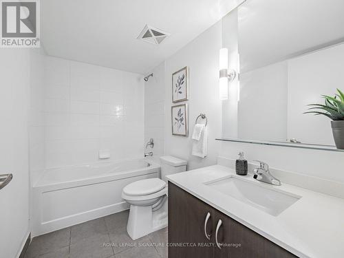 407 - 320 Richmond Street E, Toronto, ON - Indoor Photo Showing Bathroom