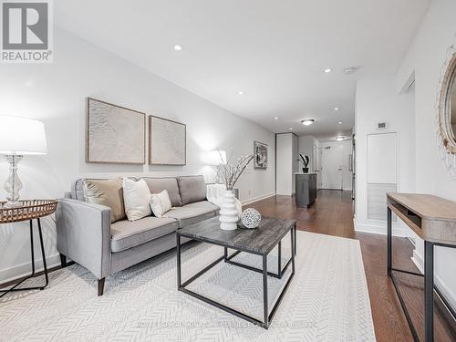 407 - 320 Richmond Street E, Toronto, ON - Indoor Photo Showing Living Room