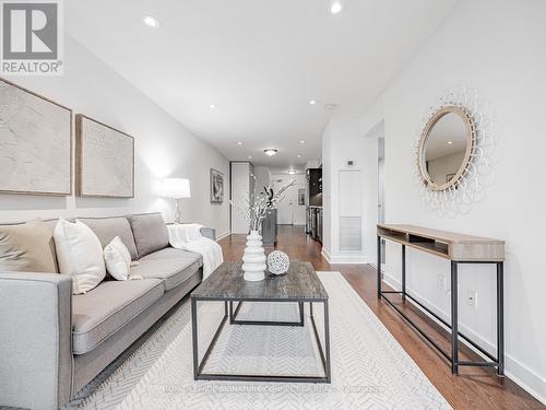407 - 320 Richmond Street E, Toronto, ON - Indoor Photo Showing Living Room