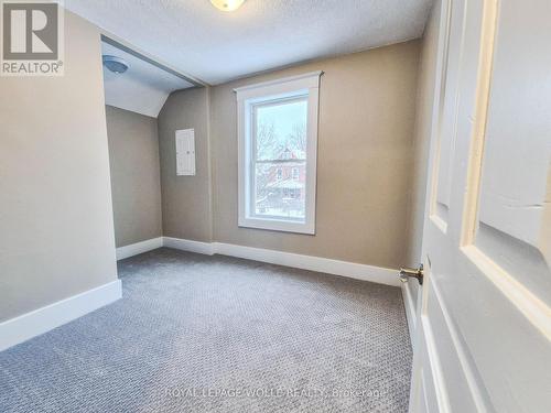 Den - 2 - 60 Betzner Avenue N, Waterloo, ON 