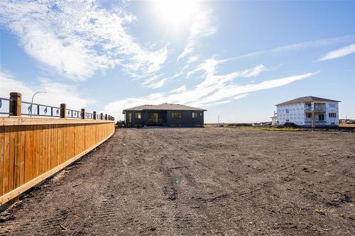 2 Woodland Lane, Headingley, MB - Outdoor