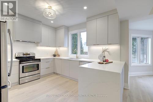 4128 Tapestry Trail, Mississauga, ON - Indoor Photo Showing Kitchen With Upgraded Kitchen