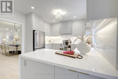 4128 Tapestry Trail, Mississauga, ON - Indoor Photo Showing Kitchen