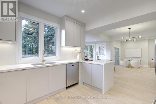 4128 Tapestry Trail, Mississauga, ON - Indoor Photo Showing Kitchen With Double Sink