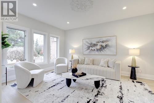 4128 Tapestry Trail, Mississauga, ON - Indoor Photo Showing Living Room