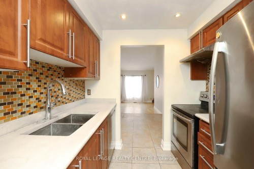 16-1021 Cedarglen Gate, Mississauga, ON - Indoor Photo Showing Kitchen With Stainless Steel Kitchen With Double Sink